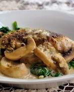 Линь, тушеный с вином и шампиньонами