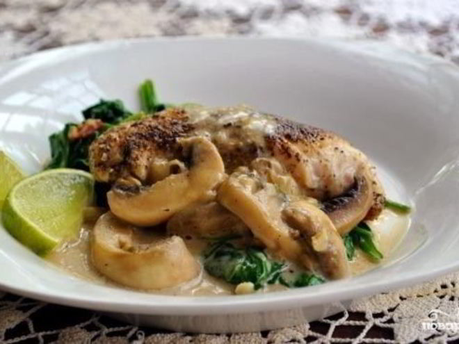 Рецепт линя, тушеного с вином и шампиньонами