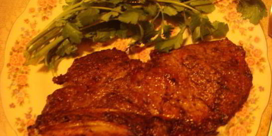 Свиная корейка с вином и специями