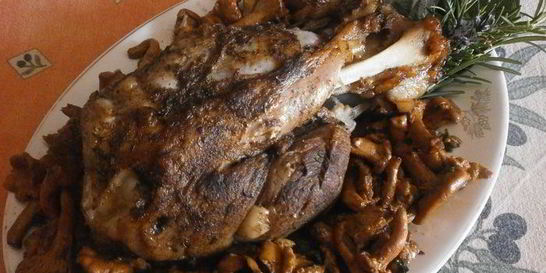 Свиная рулька с вином Марсала