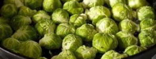 тушеная брюссельская капуста с вином и луком. Шаг 3