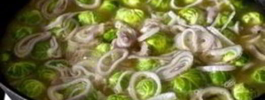 тушеная брюссельская капуста с вином и луком. Шаг 4