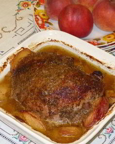 Запеченная телятина с вином и персиками