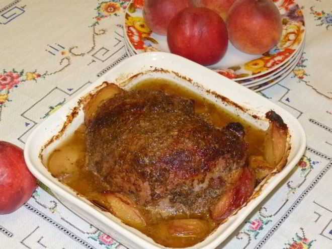 Рецепт запеченной телятины с вином и персиками