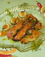 Запеченная в кармашках форель с вином и овощами