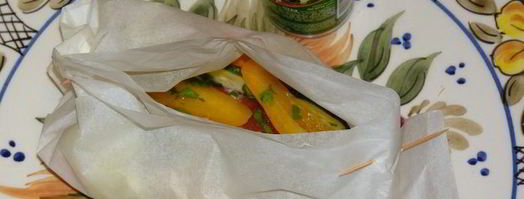 запеченная в кармашках форель с вином и овощами. Шаг 7