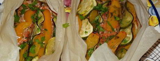 запеченная в кармашках форель с вином и овощами. Шаг 10