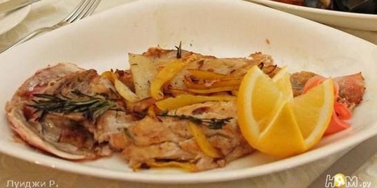 Морская рыба фламбе с виски и грушей