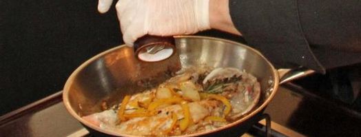 морская рыба фламбе с виски и грушей. Шаг 13