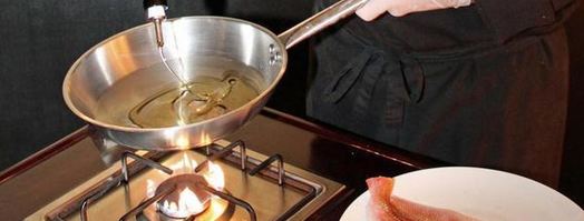 морская рыба фламбе с виски и грушей. Шаг 6