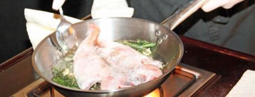 морская рыба фламбе с виски и грушей. Шаг 8