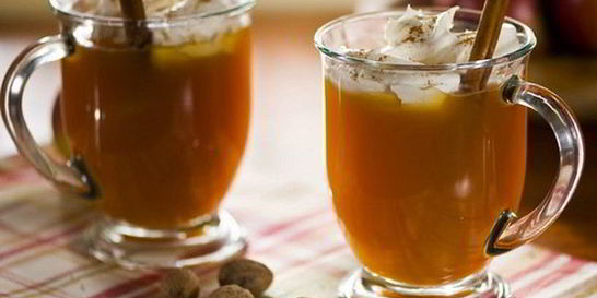 Сидр с виски и корицей