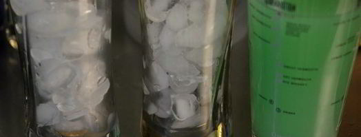 коктейль с кюрасао ликером. Шаг 3