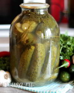 Соленые огурцы с водкой