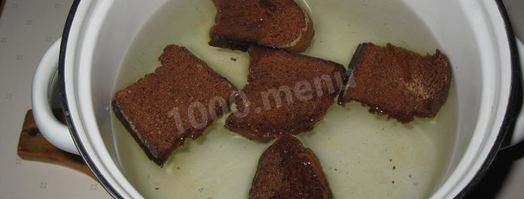 домашний простой окрошечный квас с изюмом. Шаг 6