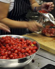 Деликатесный вишневый ликер