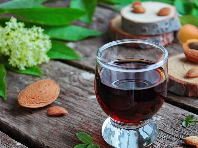 Рецепт ликера амаретто с миндалем и абрикосовыми косточками