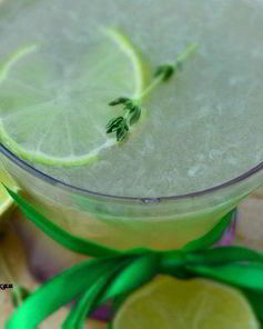 Лимонад с тимьяном и лаймом