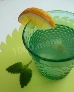 Напиток лимонад из мяты и лимона