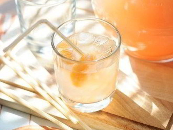 Рецепт зимнего лимонада из грейпфрута с мандариновыми кубиками