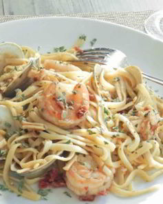 Макароны с морским коктейлем