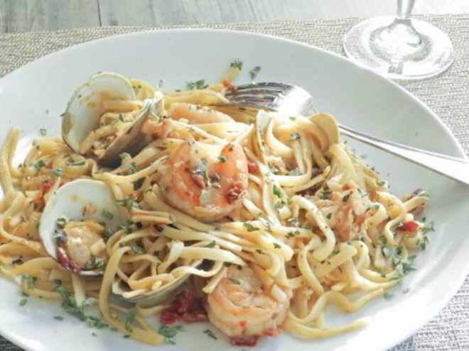 Рецепт макарон с морским коктейлем