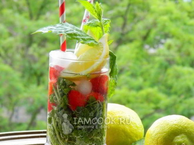 Рецепт клубничного мохито, безалкогольного
