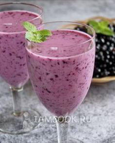 Кисломолочный коктейль с черникой и овсяными хлопьями