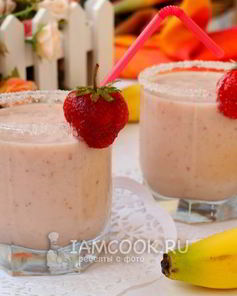 Клубнично-банановый молочный коктейль