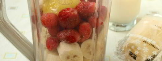 клубнично-банановый молочный коктейль. Шаг 6