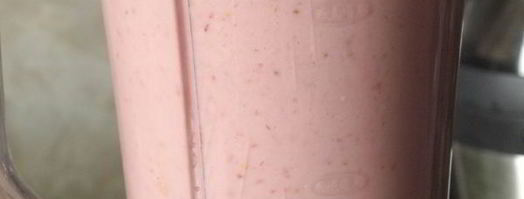 клубнично-банановый молочный коктейль. Шаг 8