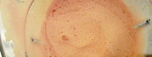 клубничный молочный коктейль с мятой — милкшейк. Шаг 3