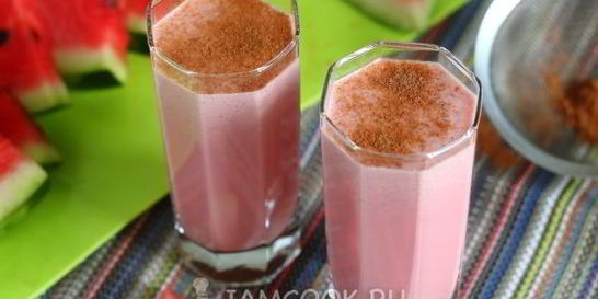 Коктейль из арбуза и молока