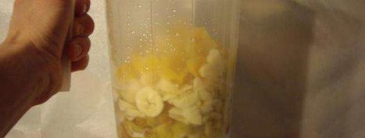 коктейль молочный с кусочками фруктов и шоколада. Шаг 11