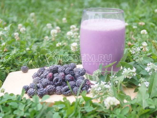 Рецепт молочно-ежевичного коктейль чудо
