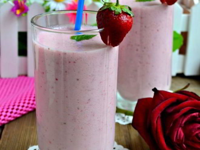 Рецепт молочно-клубничного коктейль в шейкере