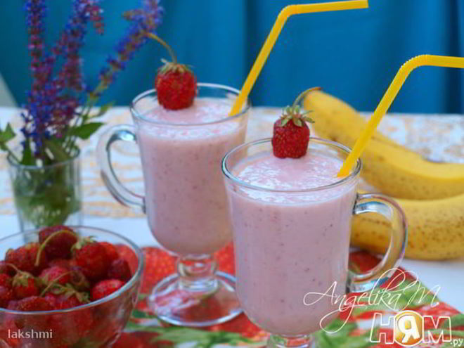 Рецепт молочного клубнично-банановый коктейль