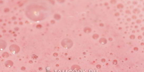 Молочный клубничный коктейль