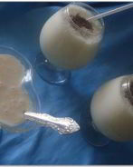 Молочный коктейль и йогурт с манго