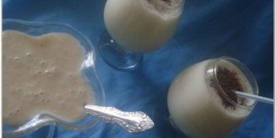 Молочный коктейль и йогурт с манго