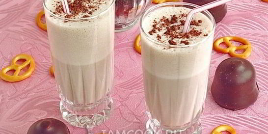 Молочный коктейль с коньяком и шоколадным пудингом