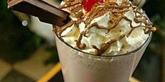 Молочный коктейль с шоколадом и мятой