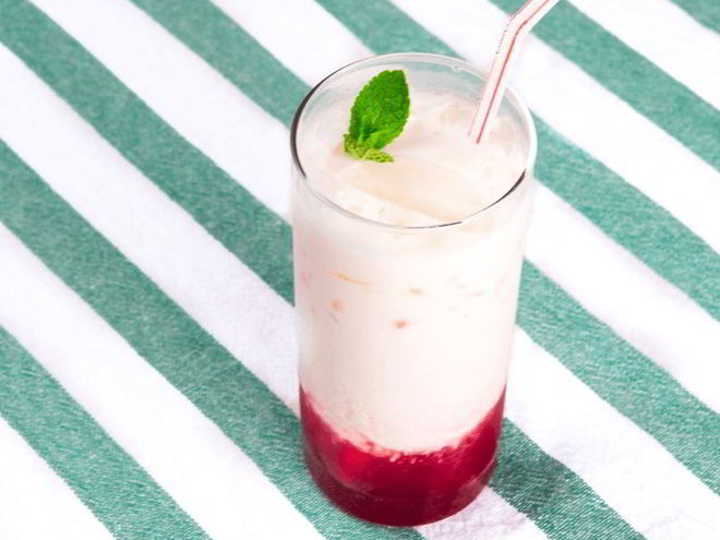 Рецепт молочного коктейля с ягодным сиропом