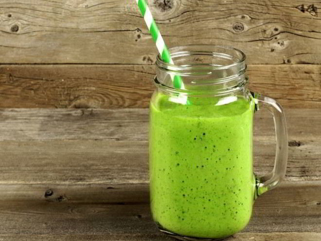 Рецепт питательного молочного коктейля с зеленью и специями