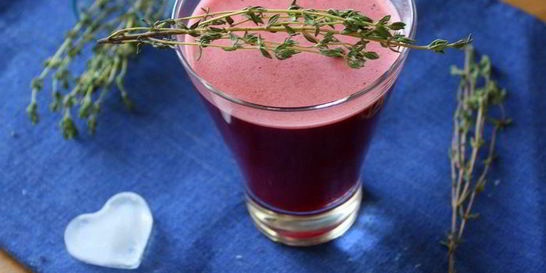 Морс из черной смородины с тимьяном