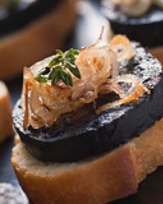 Жареная испанская морсилья с луком