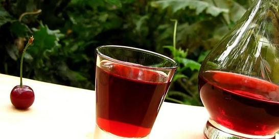 Вишневая настойка из вишни