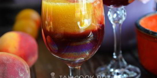 Персиковый коктейль с красным вином