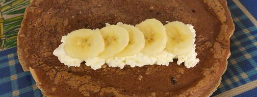 шоколадные блинчики с творогом, бананом и кофейным сиропом. Шаг 5