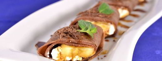 шоколадные блинчики с творогом, бананом и кофейным сиропом. Шаг 7